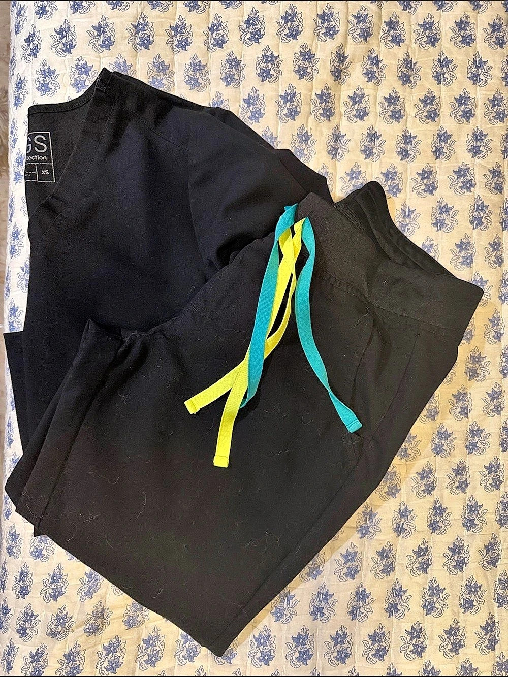 FIGS Black Scrub Top & Pants Size XS
